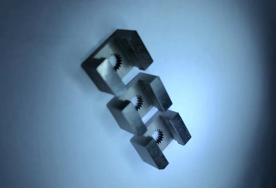 A Gear wire EDM alkatrészek jellemzői.